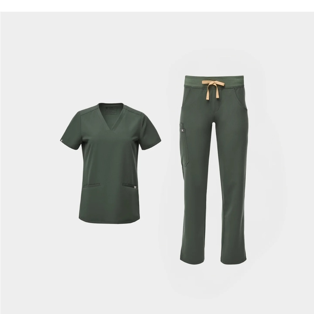 Figs Women's Scrub Set in Hunter Green